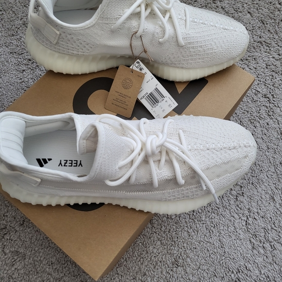 Yeezys 350 BOOST - Picture 4 of 6